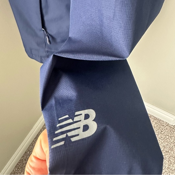 New Balance Women’s Hooded Rain Coat Jacket - Picture 3 of 6